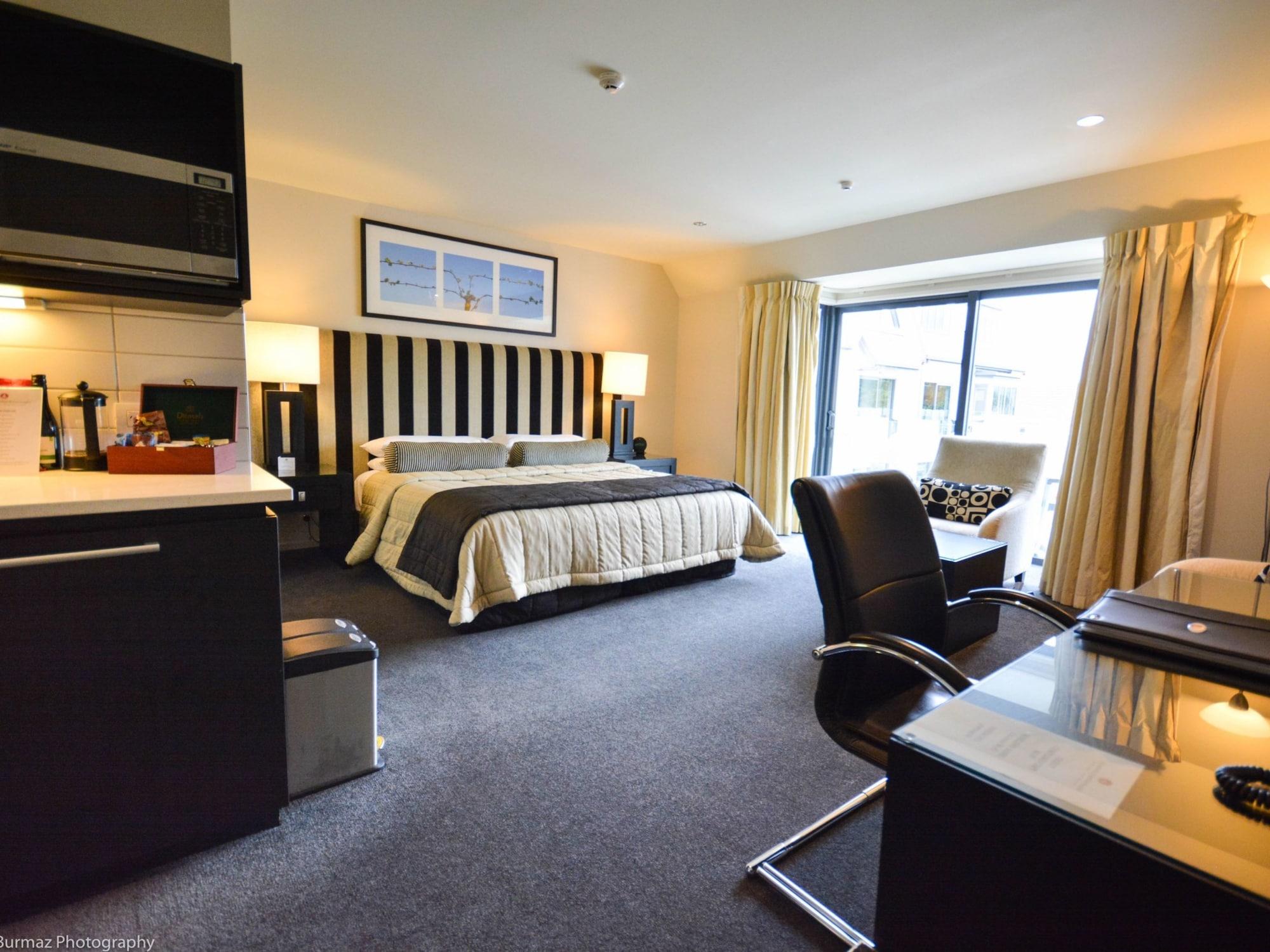 Carnmore Chateau Marlborough Blenheim Exteriör bild A typical studio apartment