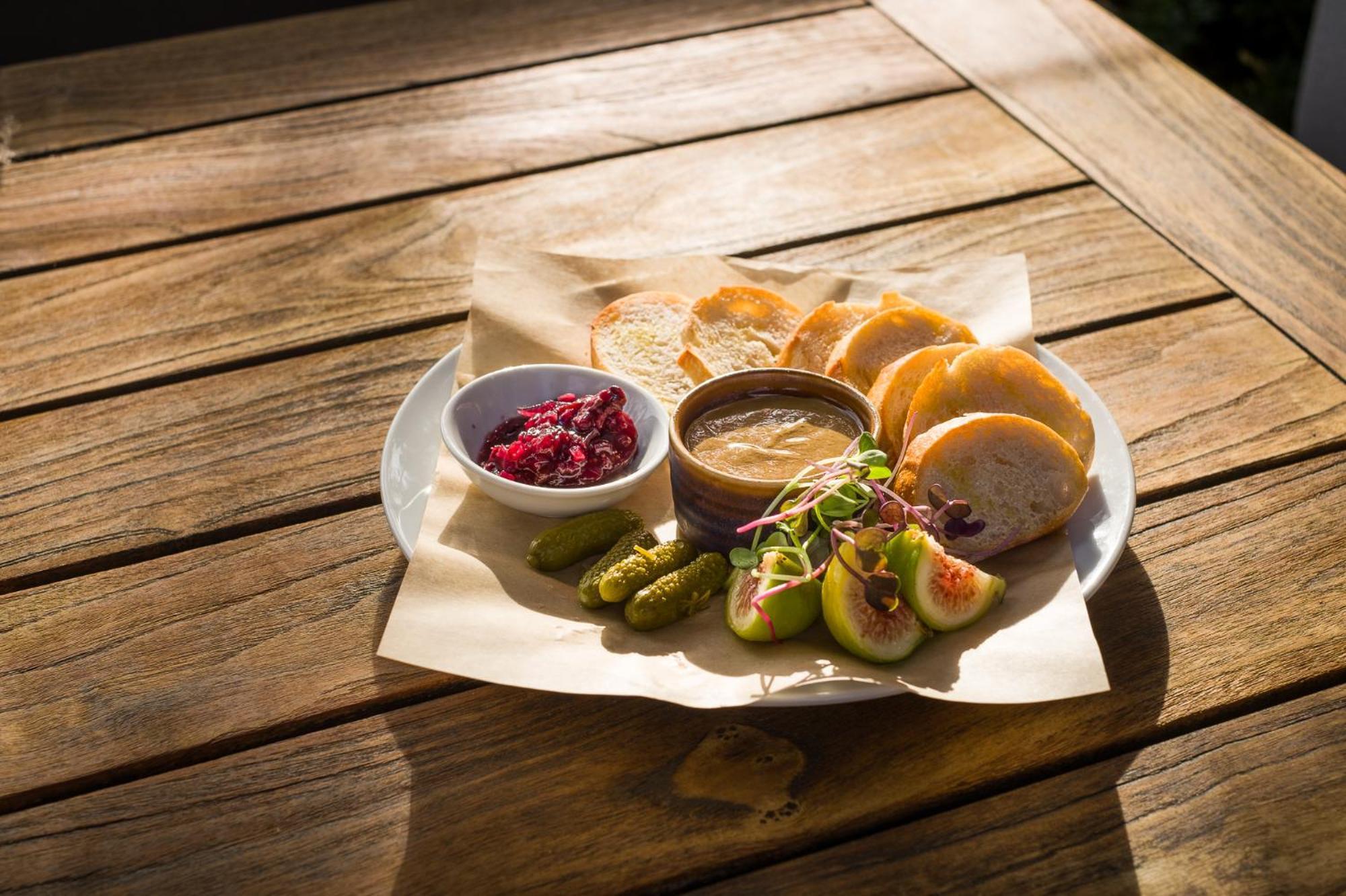 Carnmore Chateau Marlborough Blenheim Exteriör bild A selection of pickles