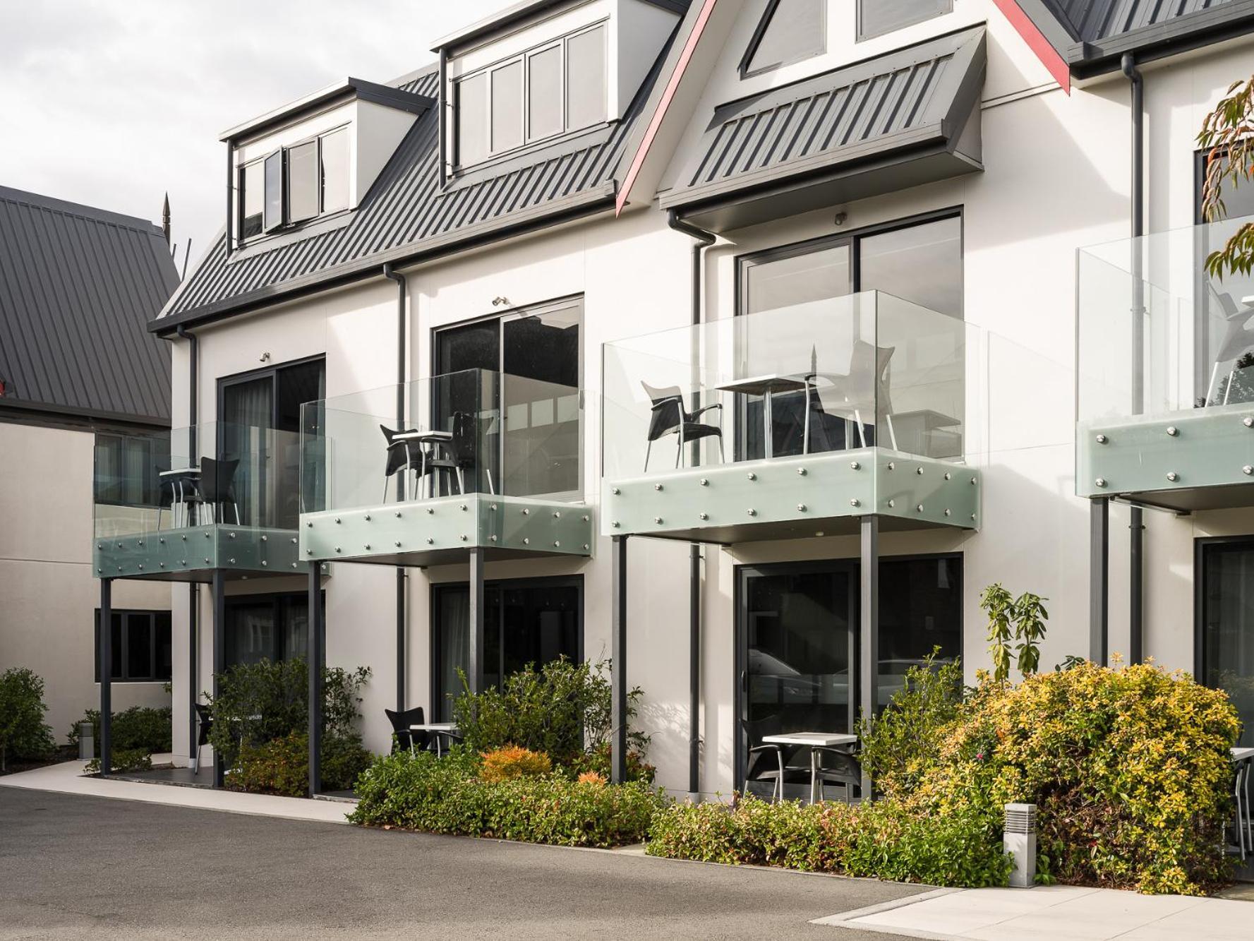 Carnmore Chateau Marlborough Blenheim Exteriör bild The Terrace Apartments