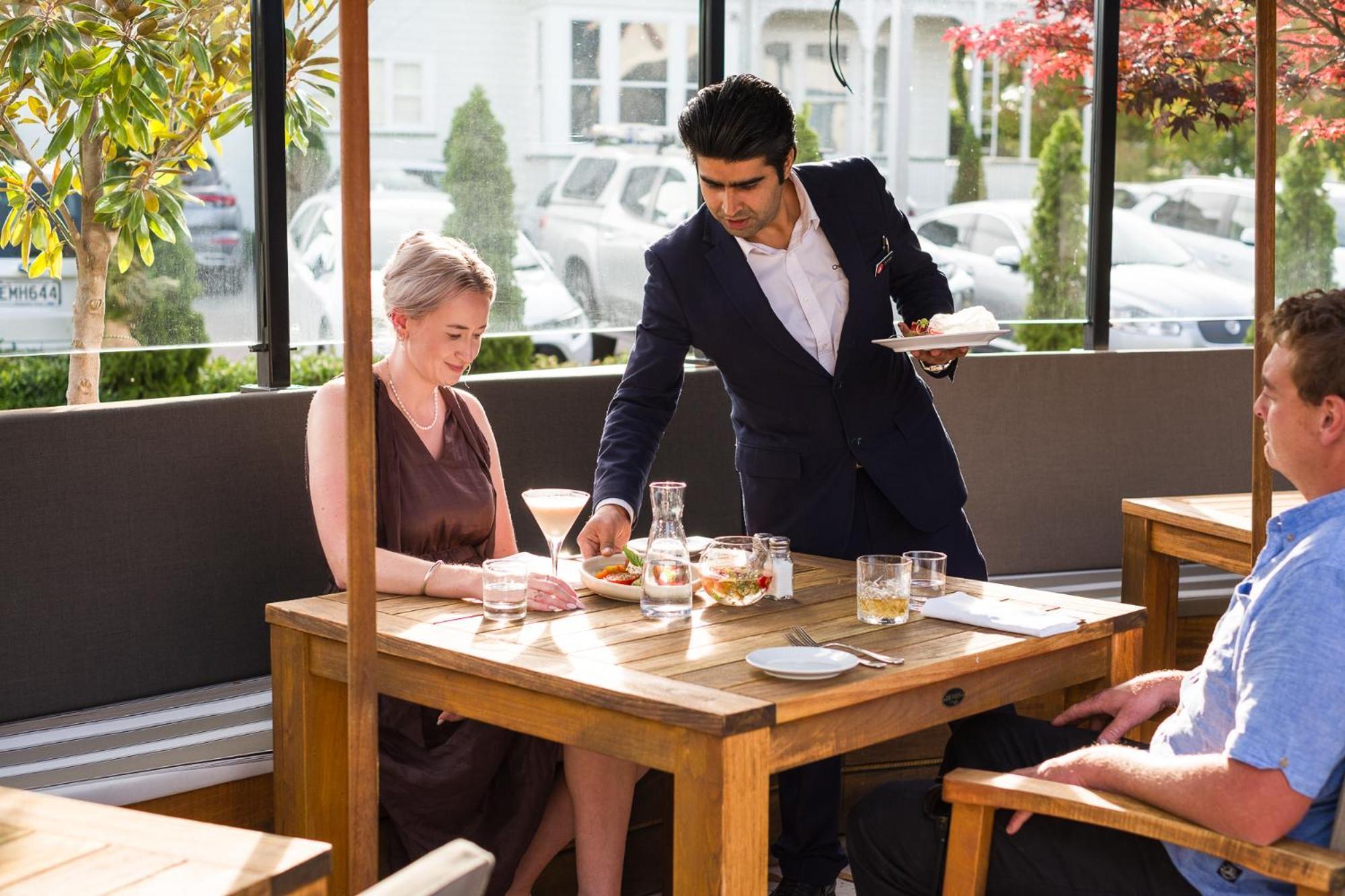 Carnmore Chateau Marlborough Blenheim Exteriör bild A waiter serving a customer