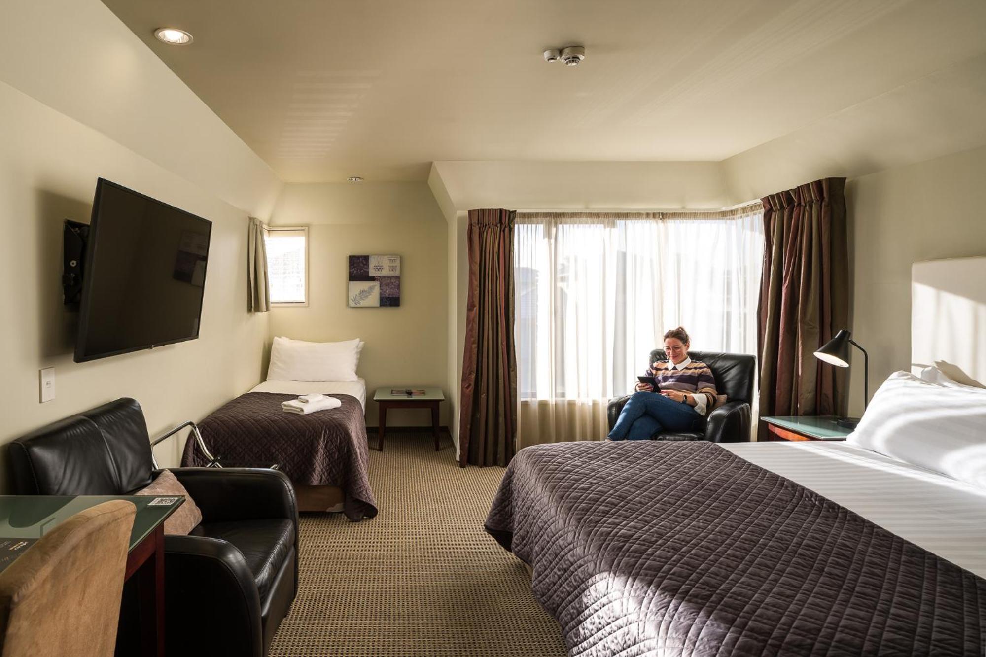 Carnmore Chateau Marlborough Blenheim Exteriör bild A typical hotel room