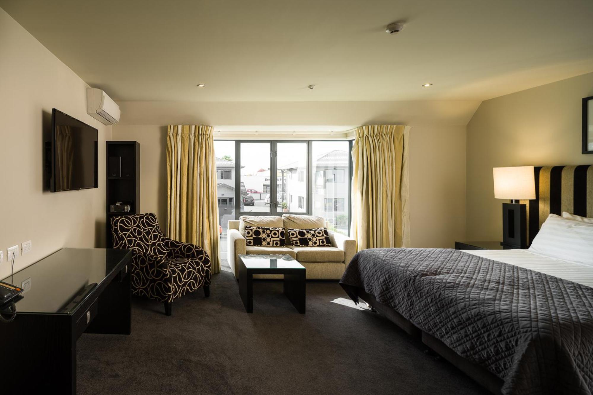 Carnmore Chateau Marlborough Blenheim Exteriör bild A suite at the hotel