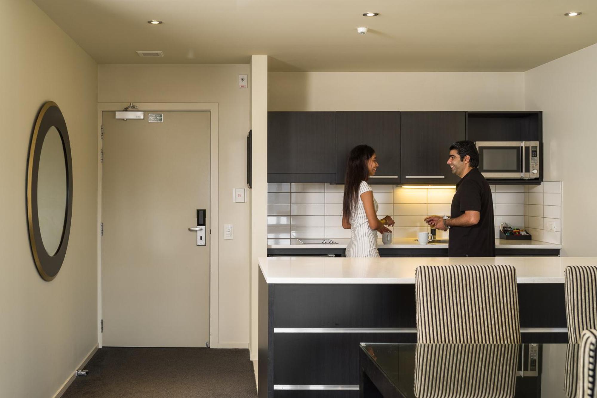 Carnmore Chateau Marlborough Blenheim Exteriör bild A kitchen in a serviced apartment