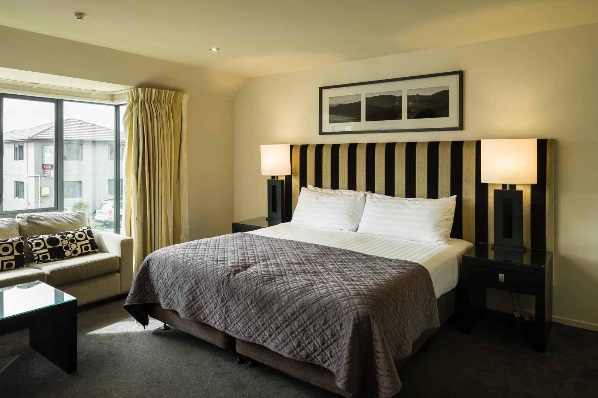 Carnmore Chateau Marlborough Blenheim Exteriör bild A bedroom at the hotel