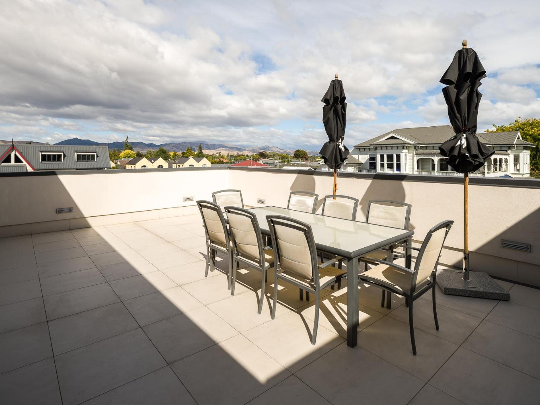Carnmore Chateau Marlborough Blenheim Exteriör bild A rooftop terrace
