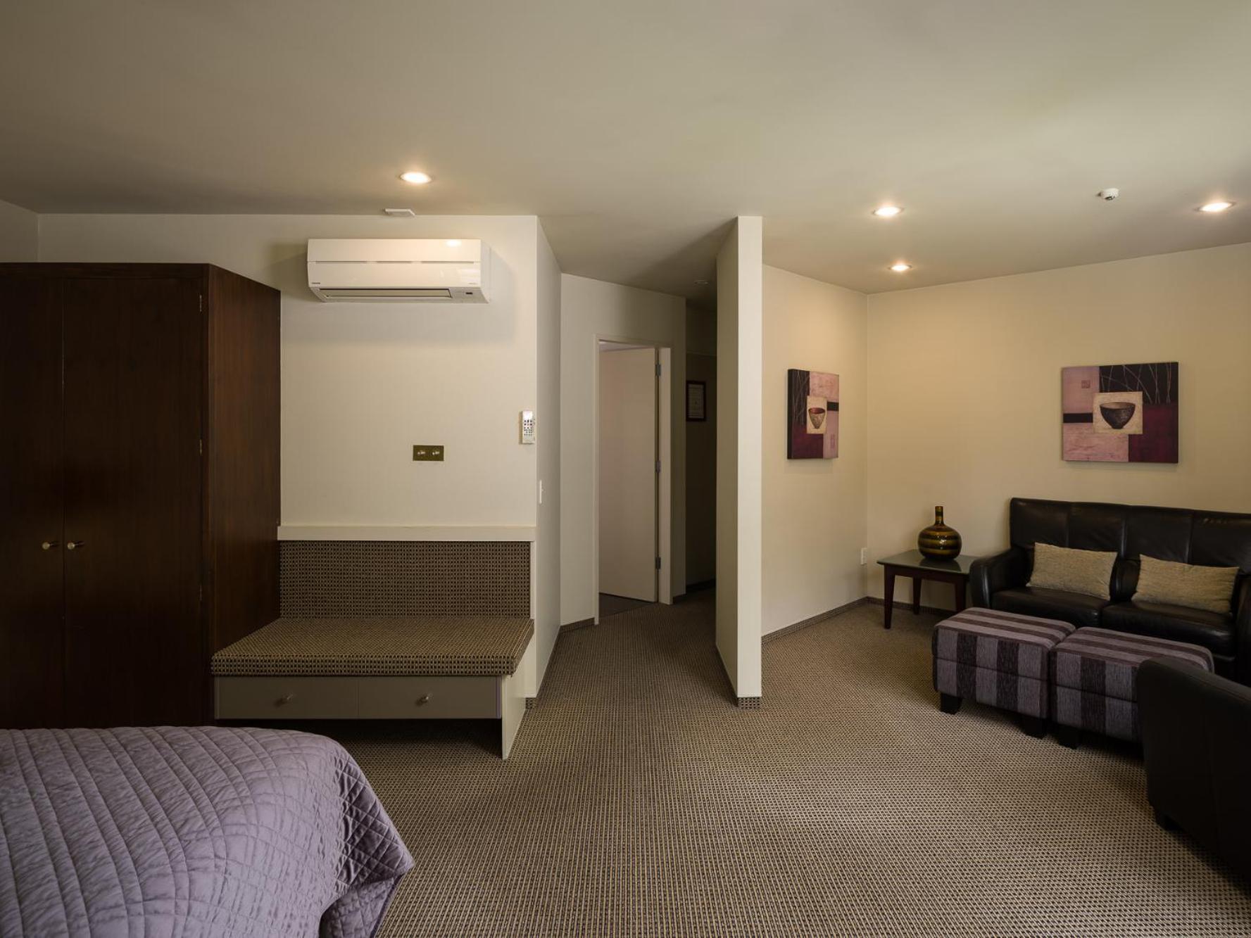 Carnmore Chateau Marlborough Blenheim Exteriör bild A room at the hotel