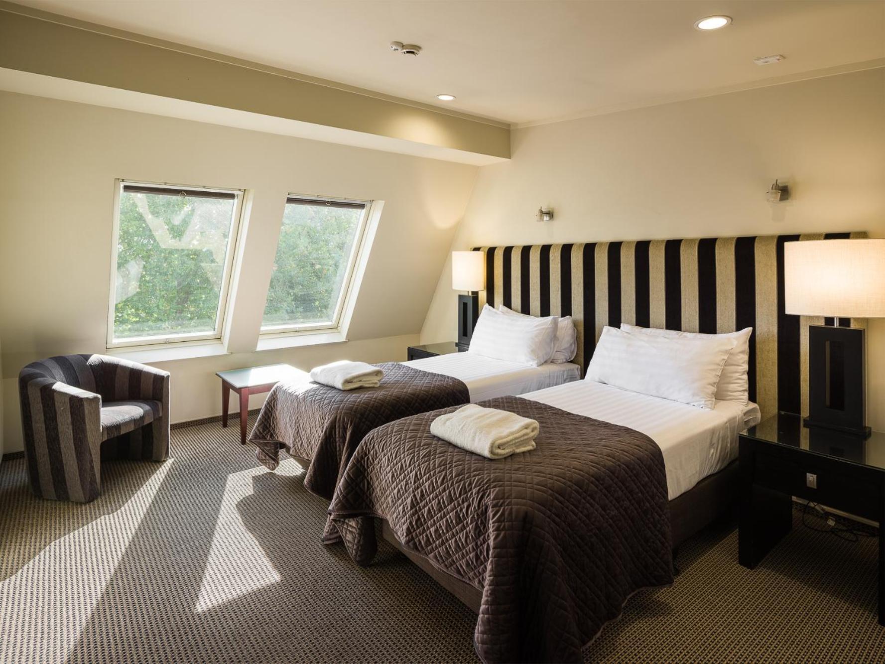 Carnmore Chateau Marlborough Blenheim Exteriör bild A room at the Hotel de la Tour