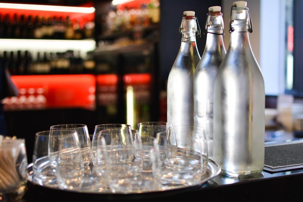 Carnmore Chateau Marlborough Blenheim Exteriör bild Bottles of water